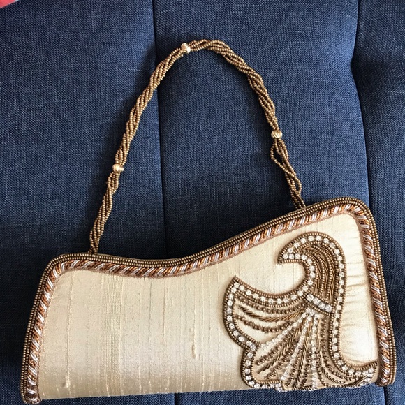 NWT cream and gold sequined party clutch/handbag - Picture 2 of 5